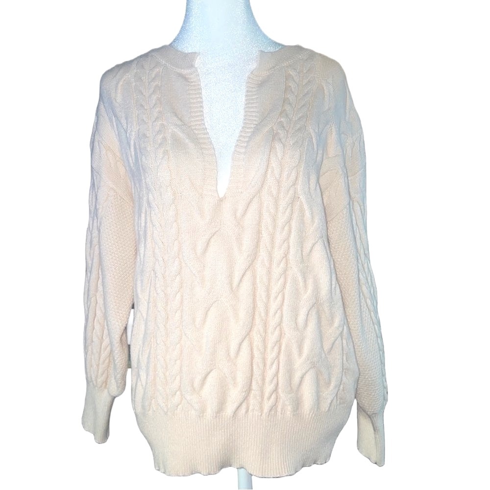 Cable-Knit Sweater.     LSWT092